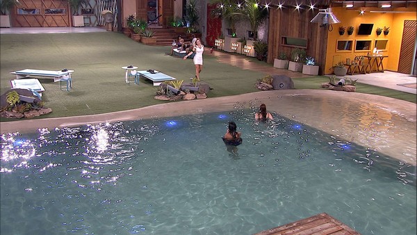Gleici E Ana Clara Pulam Na Piscina De Roupa Agora Na Casa Gshow