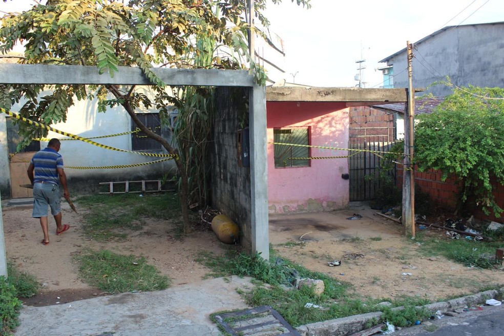 Casas permanecem interditadas — Foto: Rickardo Marques/G1 AM