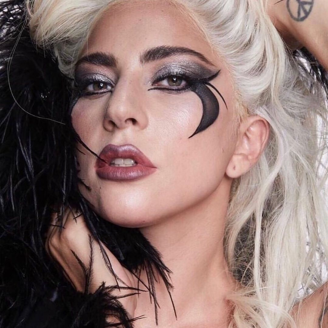 Lady Gaga em imagem de divulgação da Haus Beauty (Foto: Divulgação)