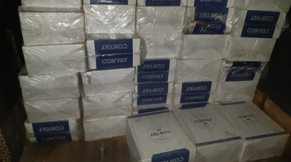 PRF apreende 194 mil maços de cigarros paraguaios contrabandeados no RN — Foto: Divulgação/PRF