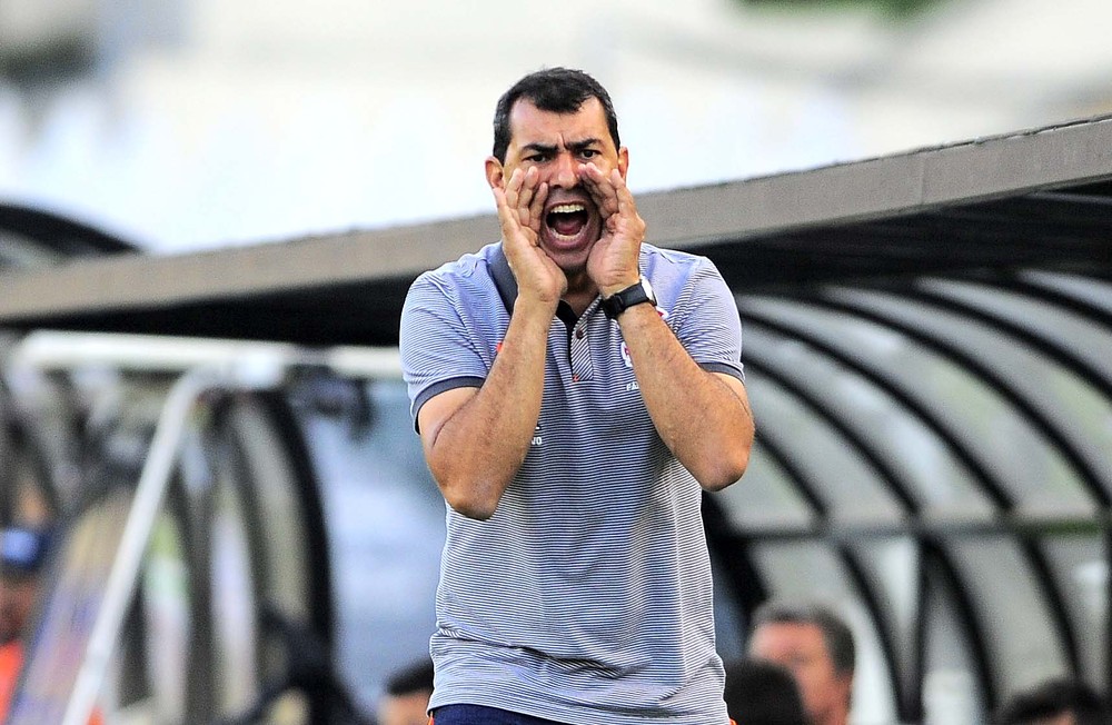 Carille vê Corinthians abaixo do normal e diz: 