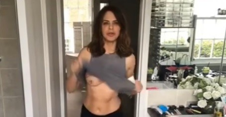 Oops! Trinny não percebeu e seguiu em frente com o vídeo
