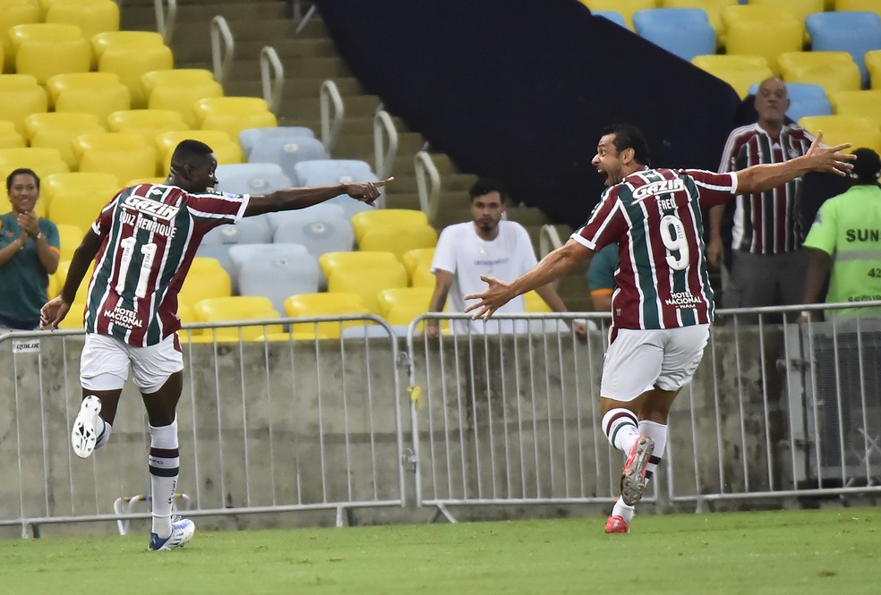 Luiz Henrique e Fred comemoram gol do Fluminense � Foto: Andr� Dur�o