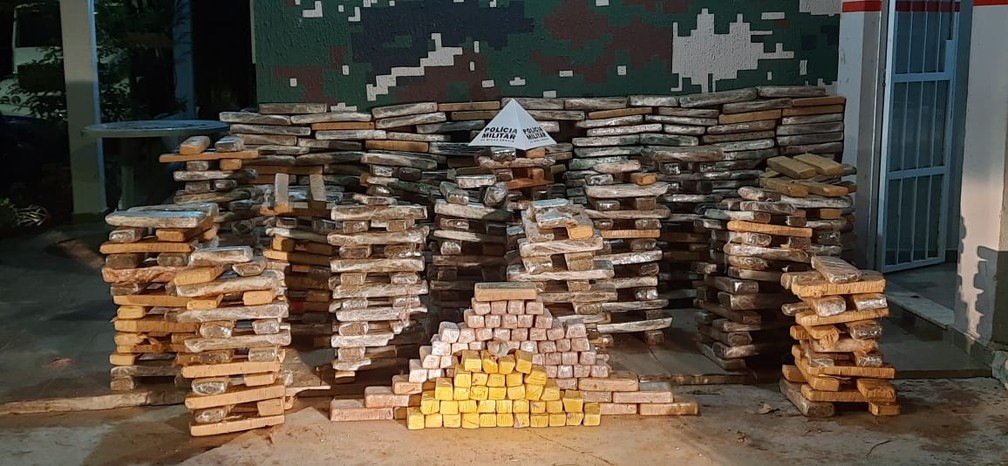 Material recolhido pelos policiais militares em sítio abandonado — Foto: Divulgação/Polícia Militar