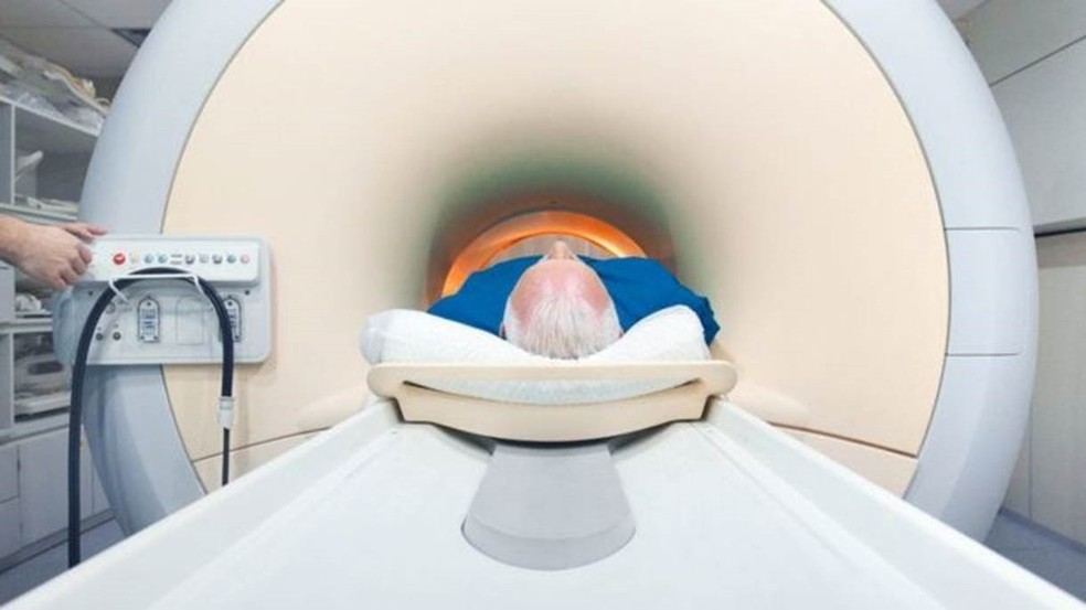 Os testes de ressonância magnética serviriam para reduzir o número de homens que precisa fazer uma biópsia. — Foto: Getty Images via BBC
