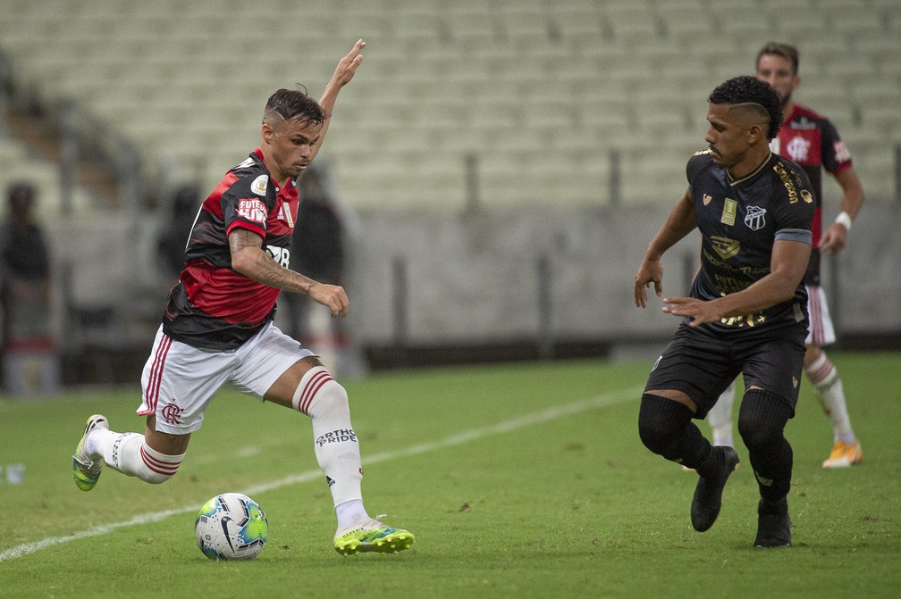 Michael em ação: novamente titular, atacante atuou aberto pela direita, mas não foi efetivo — Foto: Alexandre Vidal / Flamengo