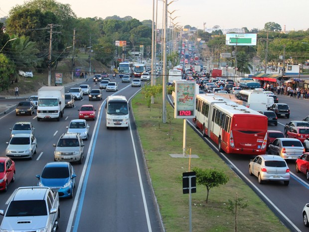 Horário de pico registra lentidão nas principais avenidas de Manaus (Foto: Rickardo Marques/G1 AM)