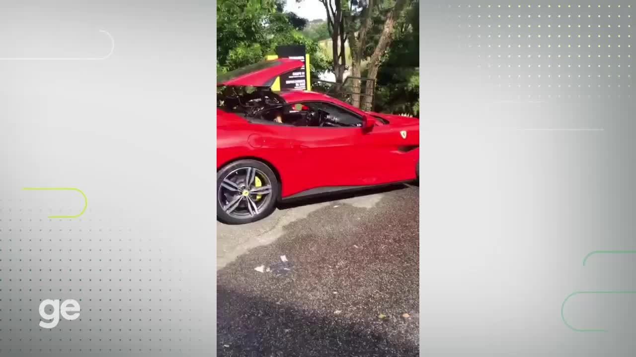 Hulk aparece em treino do Atlético-MG com Ferrari de R$ 3 milhões
