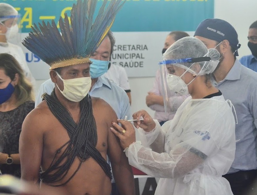 O cacique Paulo Eduardo Mamaindê, de 52 anos, foi o segundo vacinado contra Covid-19 em Vilhena. — Foto: Prefeitura de Vilhena/Divulgação 
