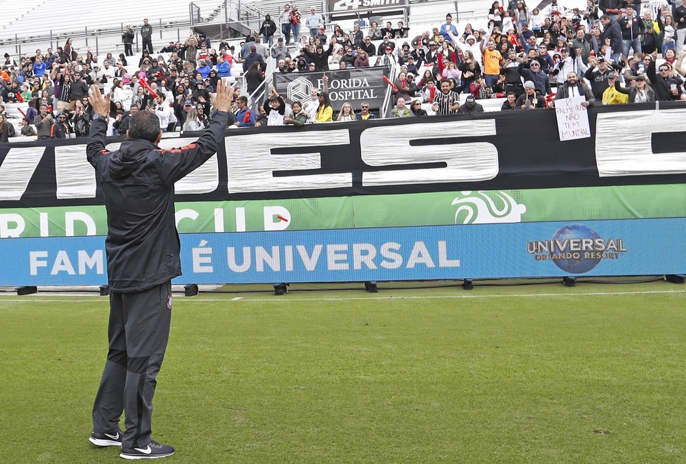 Carille diz que Corinthians chega forte no Paulistão e vê Kazim melhor com ritmo