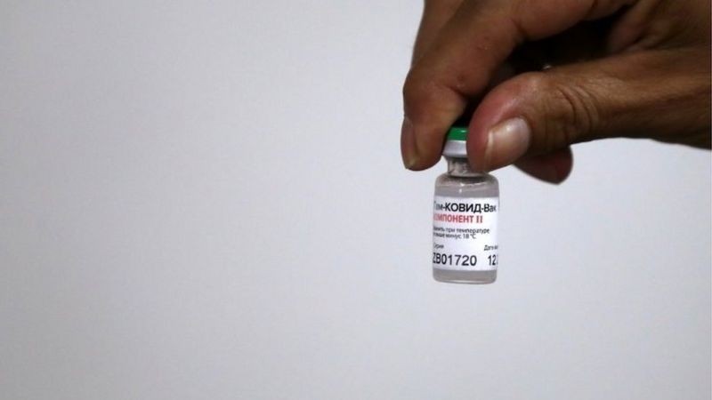 BBC - Vacina russa usa a mesma tecnologia do imunizante de Oxford (Foto: Reuters via BBC)