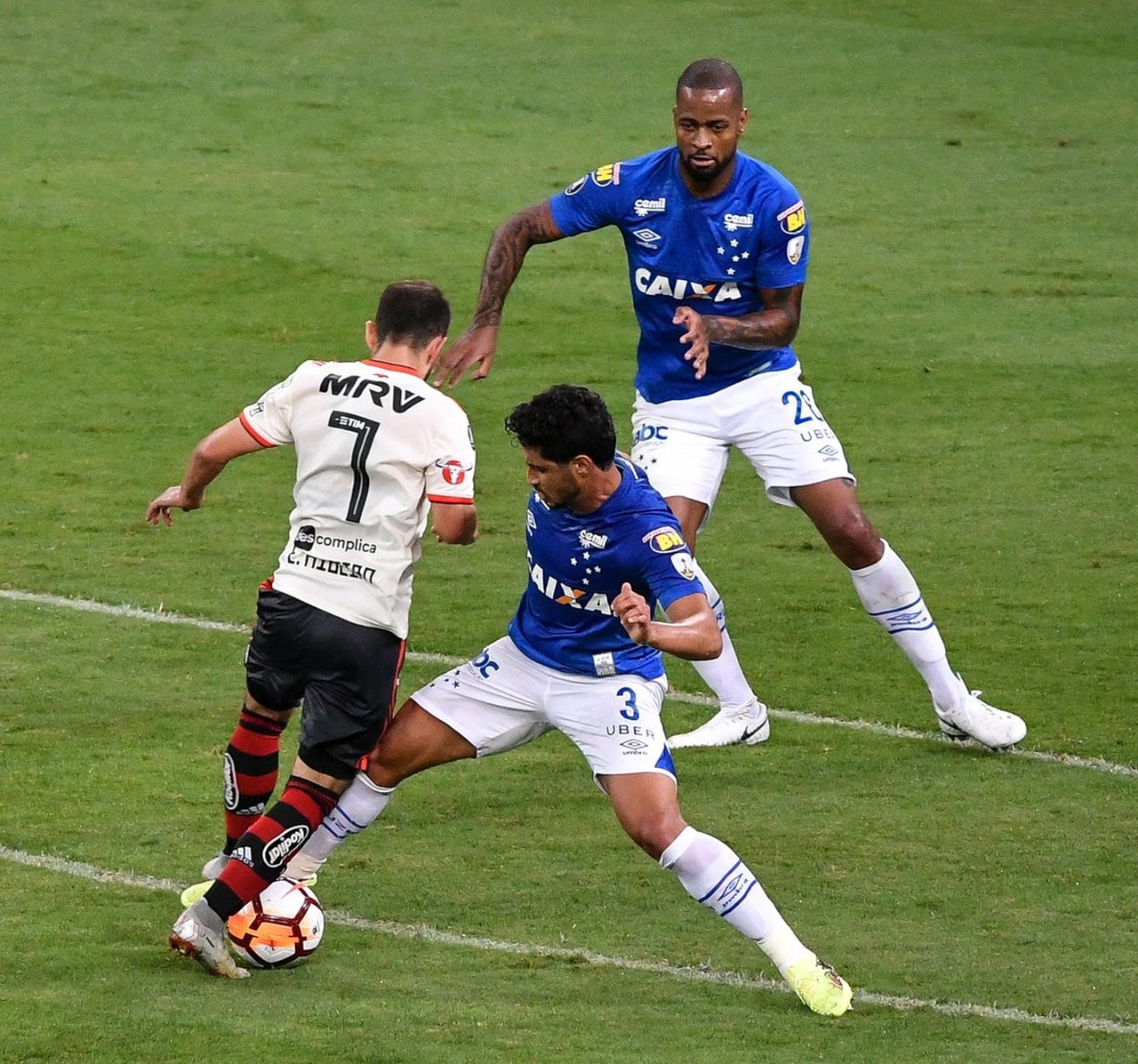 Com Dedé e Léo, Cruzeiro só perdeu uma vez no Mineirão por dois gols de diferença desde 2013