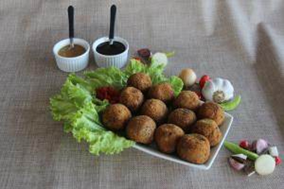 Bolinhos de abóbora com costela de boi e queijo mussarela. Servido com molho rosé e molho barbecue — Foto: Comida Di Buteco/ Divulgação
