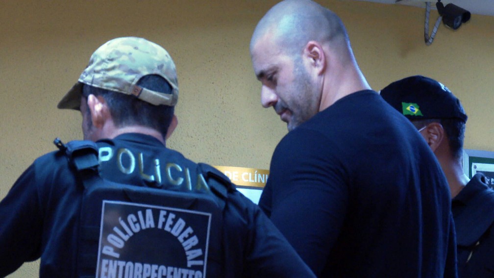 Após ser preso, deputado Daniel Silveira (PSL) chega ao IML para fazer exame de corpo de delito — Foto: Reprodução/TV Globo