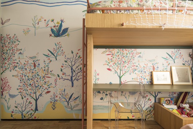 Décor do dia: quarto infantil com rede e papel de parede estampado (Foto: Maíra Acayaba)