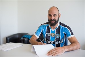 Grêmio paga multa e envia lista para Conmebol com Gata e Bruno Rodrigo