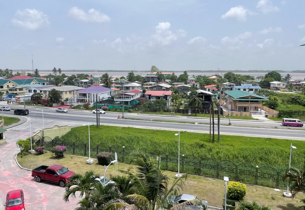 Vista da paisagem urbana perto do rio Demarara, em Georgetown, capital da Guiana, em 20 de maio de 2022 — Foto: Gram Slattery/Reuters