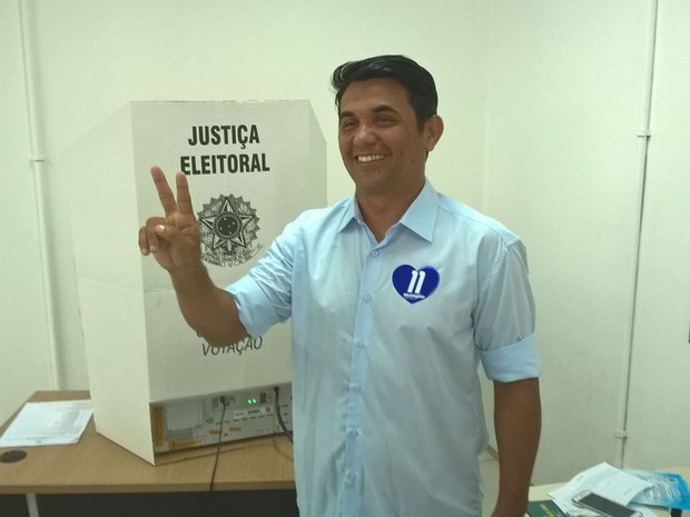 Wellington do Curso (PP) vota em São Luís (Foto: Sidney Pereira/ TV Mirante)