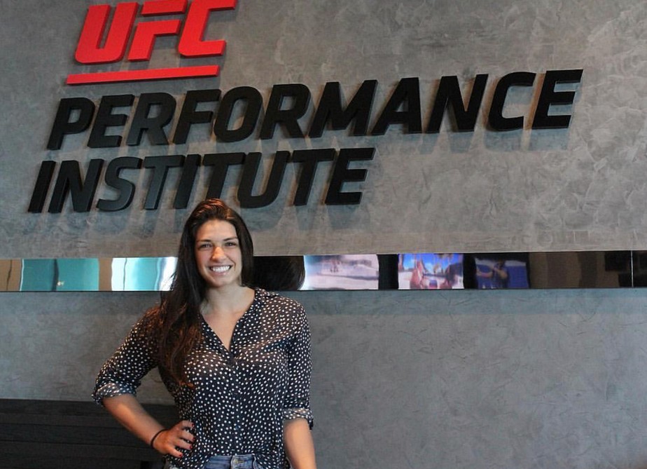Após pedido do UFC, Mackenzie se prepara em Vegas e garante que fica no peso-palha