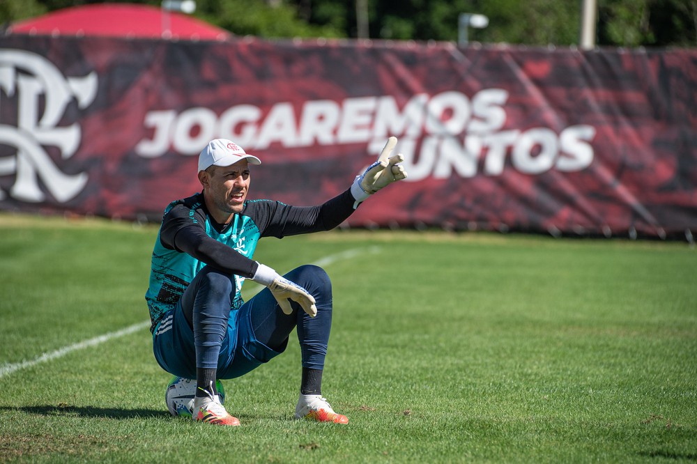 Diego Alves fica fora do clássico; Filipe Luis e Gabigol voltam, veja provável escalação