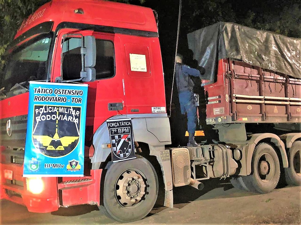 O contrabando estava em uma carreta  â Foto: BPMRv/DivulgaÃ§Ã£o