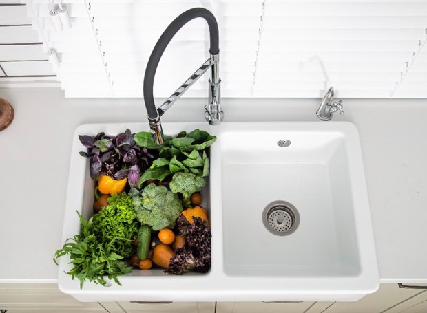 A correta higienização de legumes, frutas e verduras é a melhor forma de evitar intoxicações alimentares (Foto: Freepik / Creative Commons)