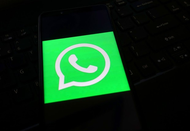 Malware substitui aplicativos como o WhatsApp por versões alternativas que apresentam anúncios (Foto: Getty Images)