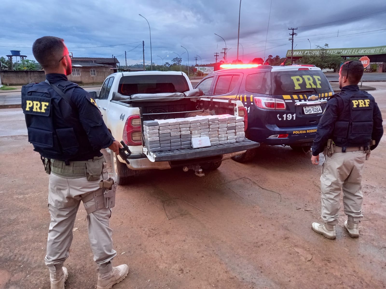 Polícia encontra quase 90 kg de cocaína em Hilux que viajava na BR-364