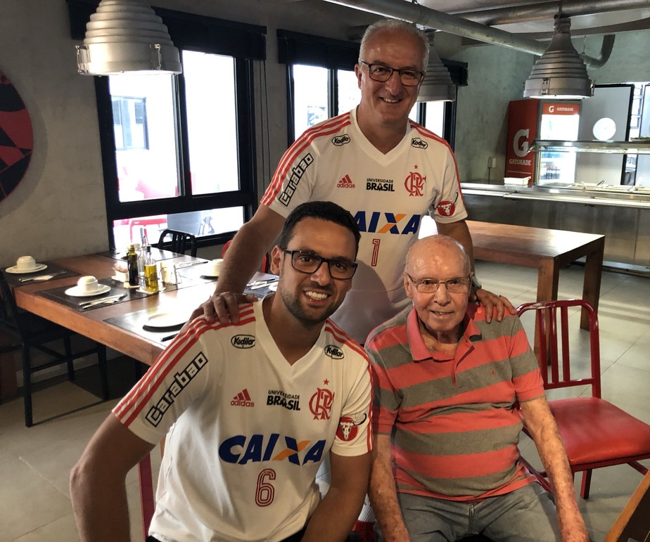 Zagallo visita novo CT do Flamengo antes de inauguraÃ§Ã£o e posa com Dorival Junior; veja fotos