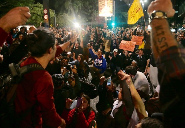 Manifestantes ocupam a Avenida Paulista pedindo Diretas Já (Foto: Paulo Pinto/Agência PT)