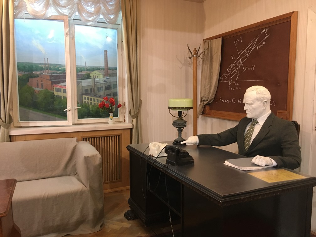 Escritório de Sergei Korolev, engenheiro ucraniano que desenhou diversos foguetes e aeronaves durante a corrida espacial. (Foto: G1/ Adriane Schultz)