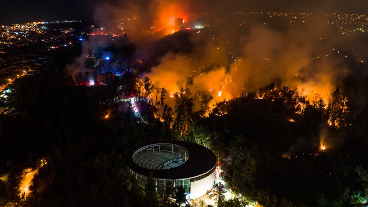 Incendio en Viña del Mar deja dos muertos y afecta 400 viviendas |  Mundo