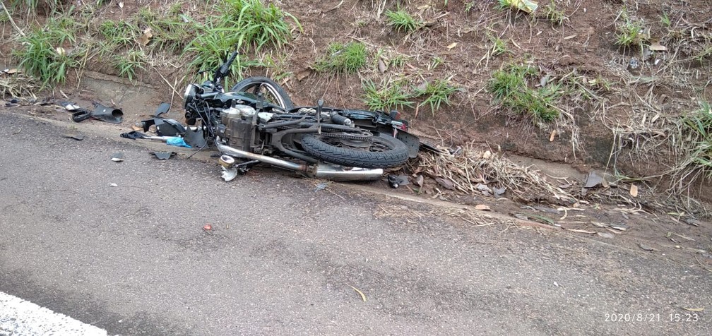 Motociclista morreu vítima de acidente de trânsito na Rodovia Ângelo Rena, em Presidente Prudente, nesta sexta-feira (21) — Foto: Polícia Militar