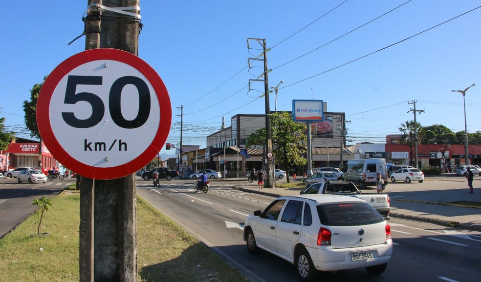 Vias de Fortaleza que tiveram a velocidade readequada para 50 km/h tiveram queda de 68,1% na média de acidentes de trânsito com mortes. — Foto: AMC/ Divulgação