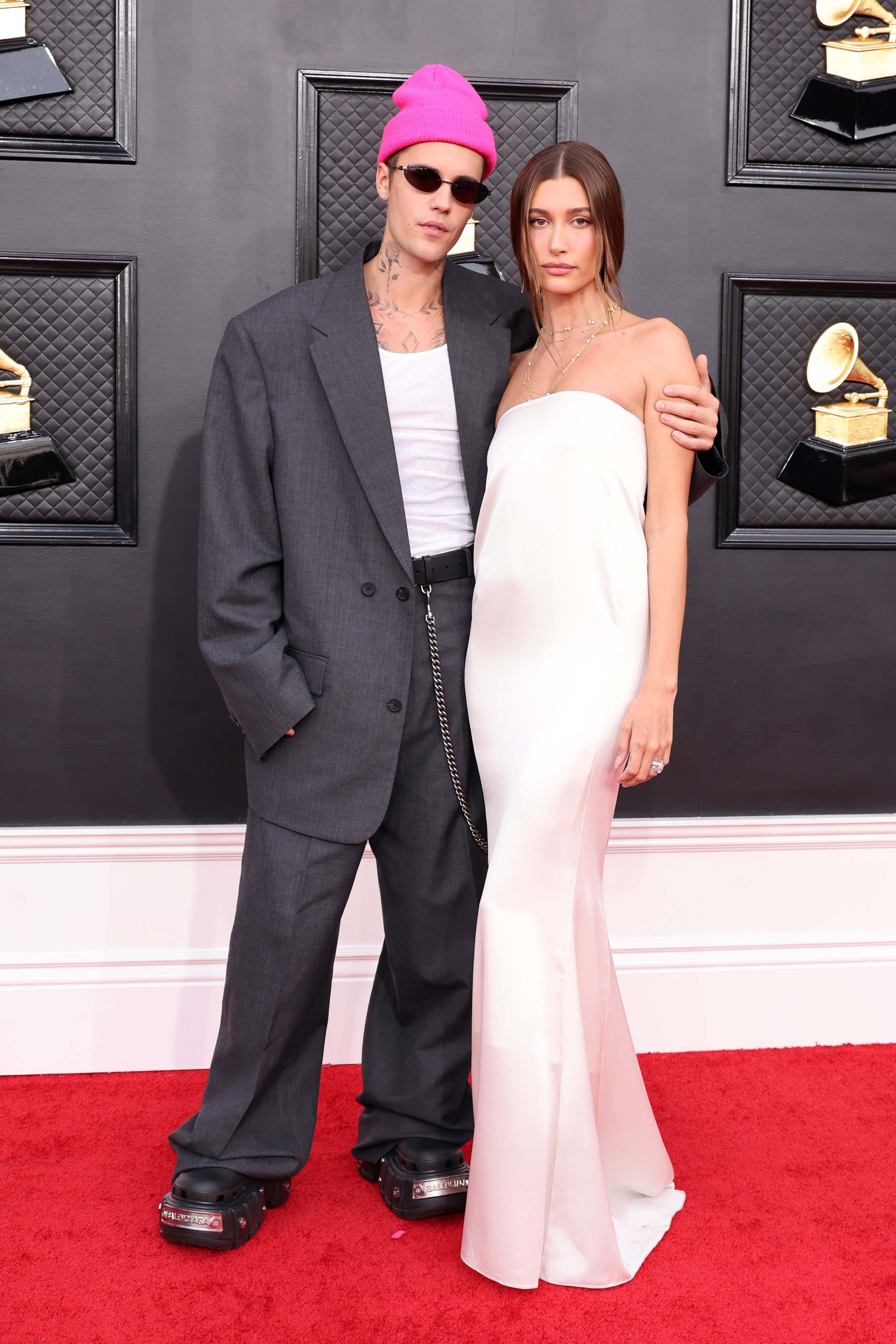 LAS VEGAS, NEVADA - APRIL 03: (L-R) Justin Bieber and Hailey Bieber attend the 64th Annual GRAMMY Awards at MGM Grand Garden Arena on April 03, 2022 in Las Vegas, Nevada. (Photo by Amy Sussman/Getty Images) (Foto: Getty Images)