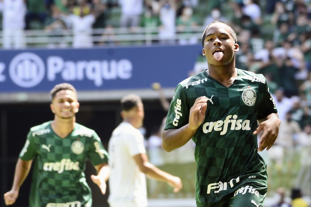 Endrick comemora o gol na final entre Palmeiras x Santos da Copinha — Foto: Marcos Ribolli
