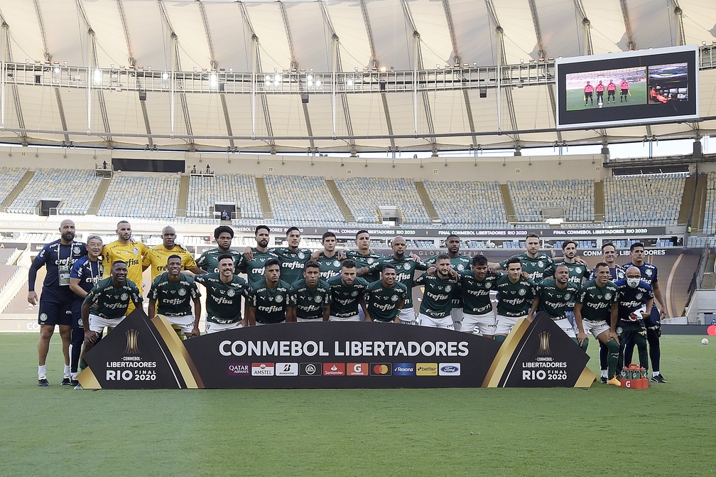 Time do Palmeiras posado antes da final da Libertadores contra o Santos — Foto: Staff Images/Conmebol