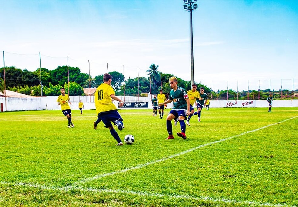 Atletas Cearenses Embarcam Para Jogar Futebol Nos Estados Unidos