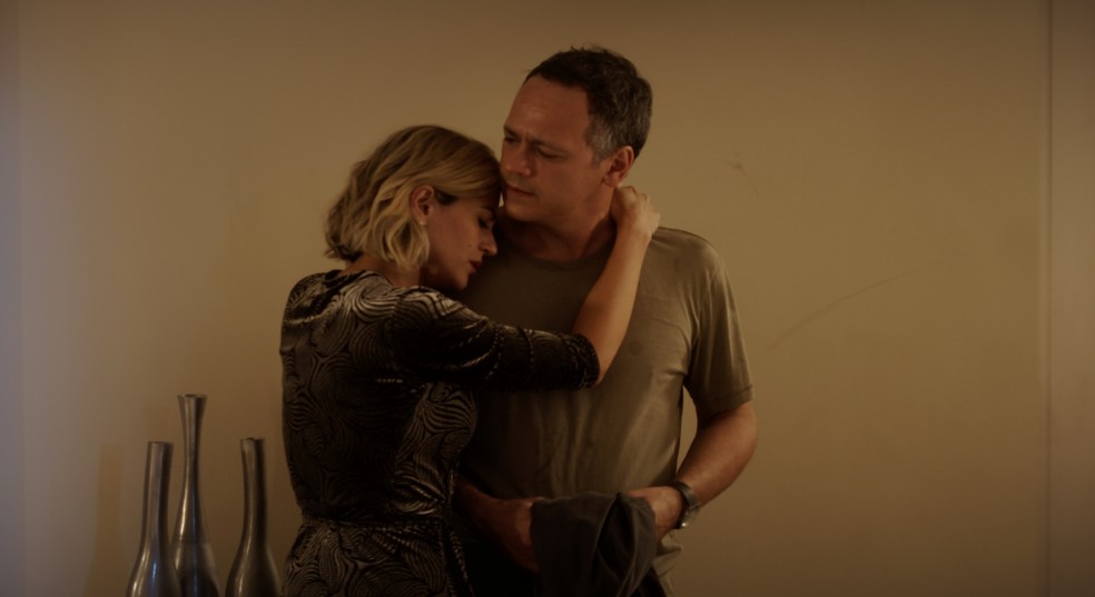 Carol Castro e Danton Mello em cena de 'Ninguém É de Ninguém' — Foto: Divulgação