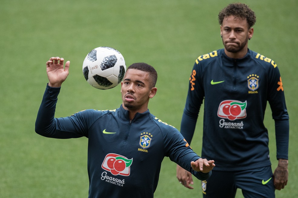 Gabriel Jesus e Neymar em treino da Seleção na manhã deste sábado (Foto: Pedro Martins / MoWA Press)