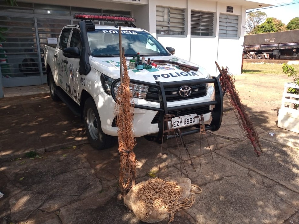 Armas de fogo, munições e carne de capivara foram apreendidas em Mirante do Paranapanema — Foto: Polícia Ambiental