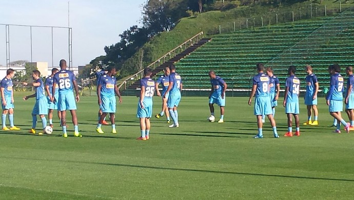 Moreno e Lucas Silva são poupados do único treino celeste em Curitiba