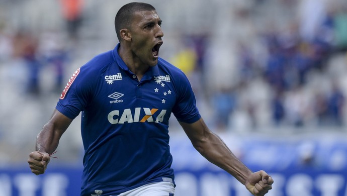 Cruzeiro mostra altos e baixos em vitória sobre o Tricordiano, no Mineirão