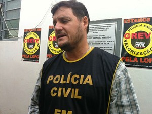 Investigador e diretor do Sindpol diz que, memso em greve, policiais cumpriram mandado devido á periculosidade dos suspeitos (Foto: Michelly Oda / G1)