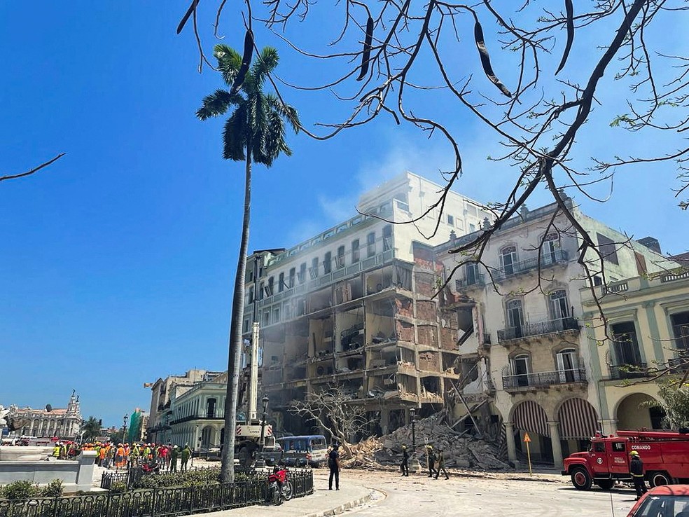 Hotel Saratoga destruído em Havana — Foto: Alexandre Meneghini/REUTERS