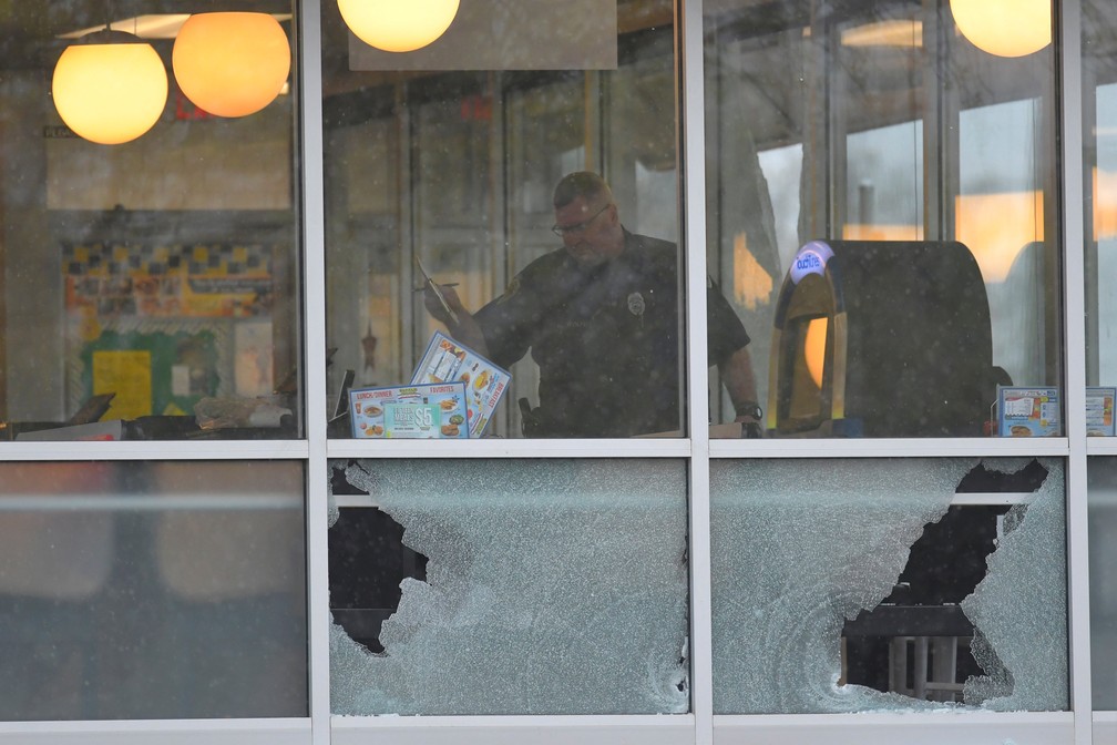 Ataque em restaurante deixou 4 mortos neste domingo nos EUA (Foto: Harrison McClary/Reuters)