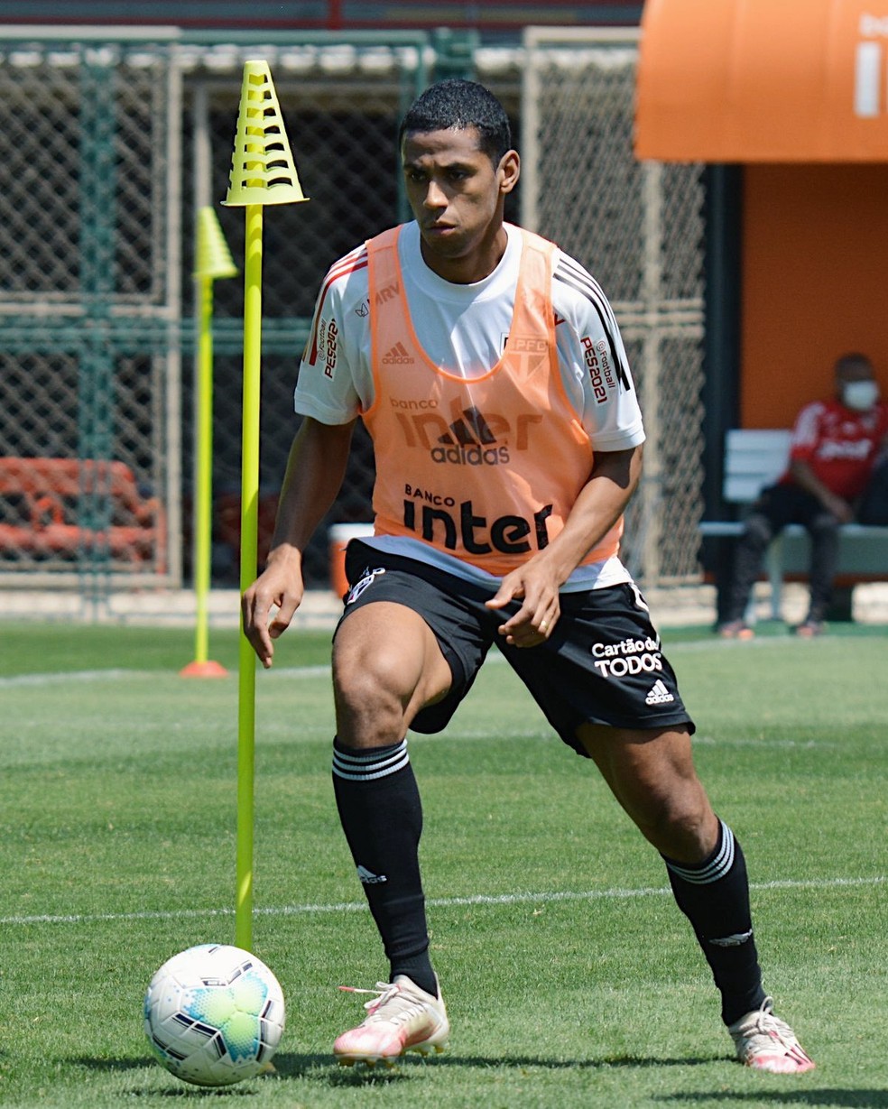 Bruno Alves em treino do São Paulo — Foto: Erico Leonan / saopaulofc.net