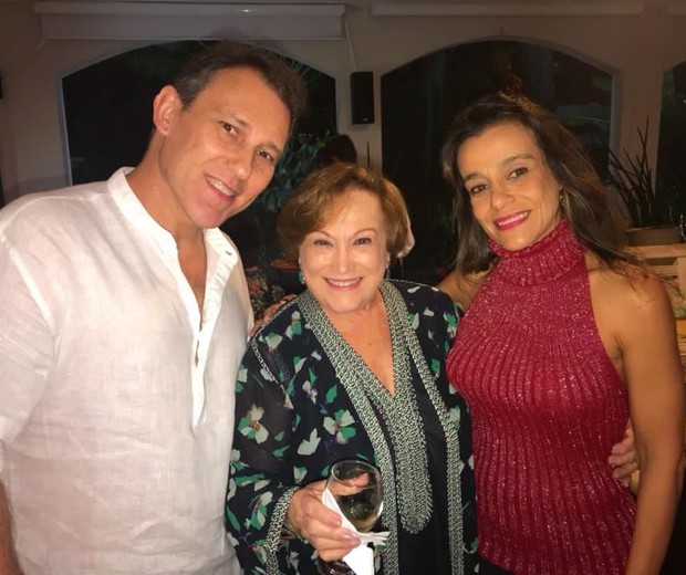 Paulo Goulart Filho com a mãe, Nicette Bruno, e a mulher, Katia   (Foto: Reprodução/Instagram)
