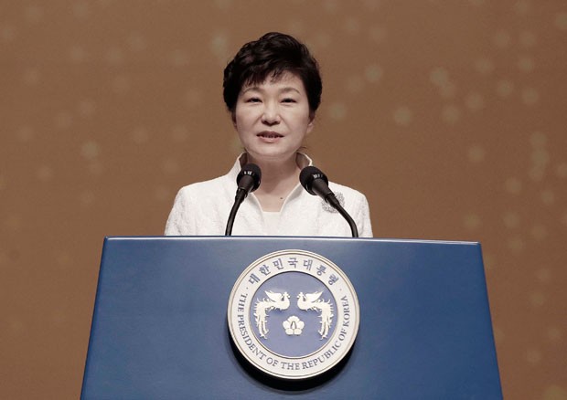Presidente sul-coreana, Park Geun-hye, exigiu que Japão se desculpe pelo tratamento dado às coreanas durante a 2ª Guerra Mundial (Foto: Ahn Young-joon/Reuters)