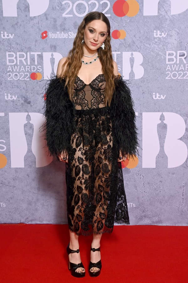 LONDON, ENGLAND - FEBRUARY 08: EDITORIAL USE ONLY Holly Humberstone attends The BRIT Awards 2022 at The O2 Arena on February 08, 2022 in London, England. (Photo by Dave J Hogan/Getty Images for BRIT Awards Limited) (Foto: Dave J Hogan/Getty Images for BR)